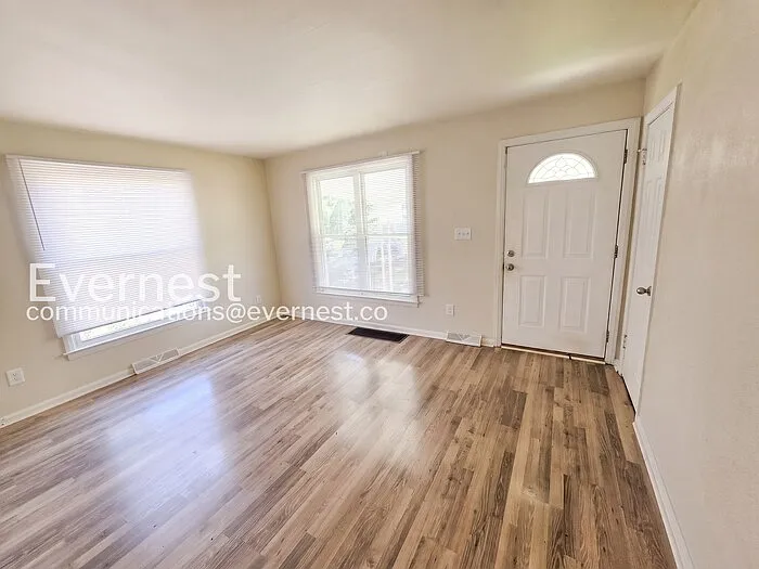 749 Racine Ave — Photo 6