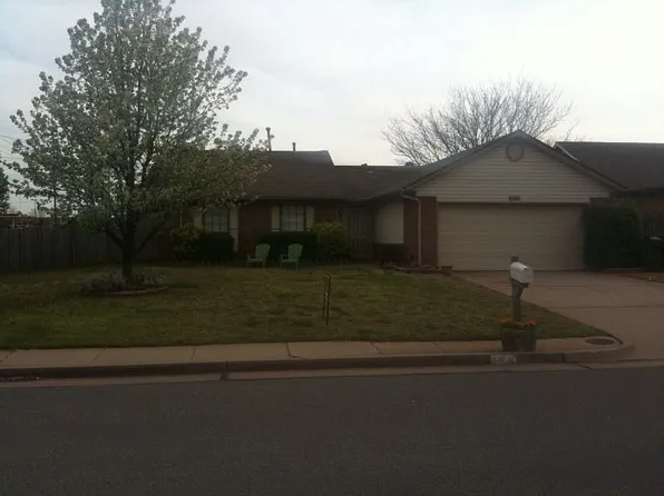 2300 Fairfield Dr, Edmond, OK 73012