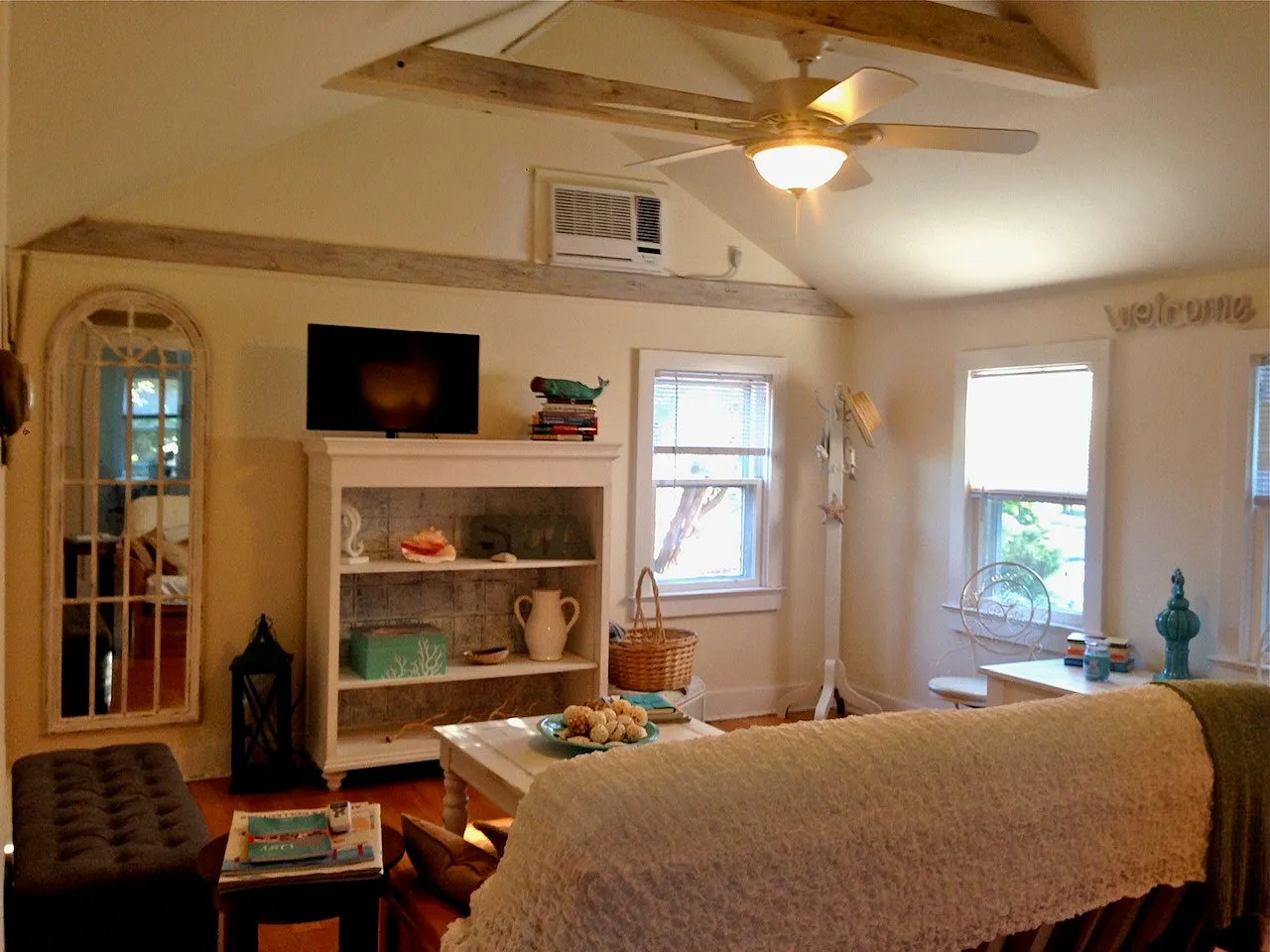 Awesome, Private, Westhampton Cottage on Cul De Sac. — Photo 2