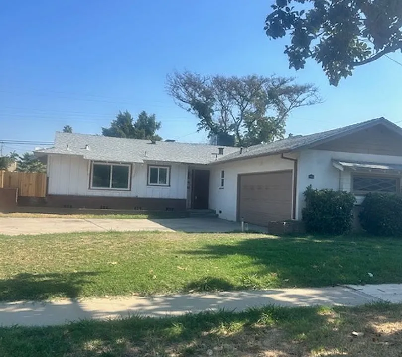 4436 N Van Dyke Ave