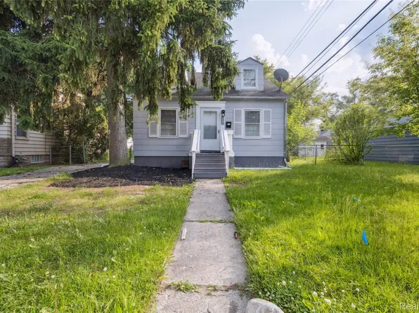 19628 Elkhart St, Harper Woods, MI 48225