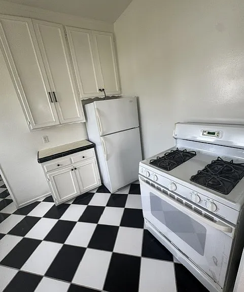 8123 Blackburn Ave #8125-1/2 — Photo 9