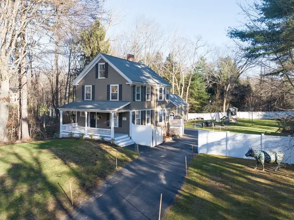 556 Wellesley St, Weston, MA 02493