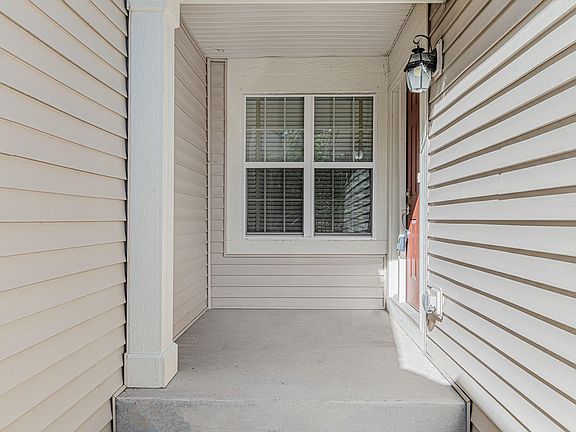 3rd image of 73 Tall Grass Ct