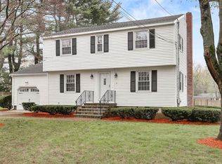 4 Downing St, Andover, MA 01810