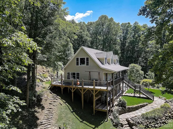 1045 Upward Way, Waynesville, NC 28785