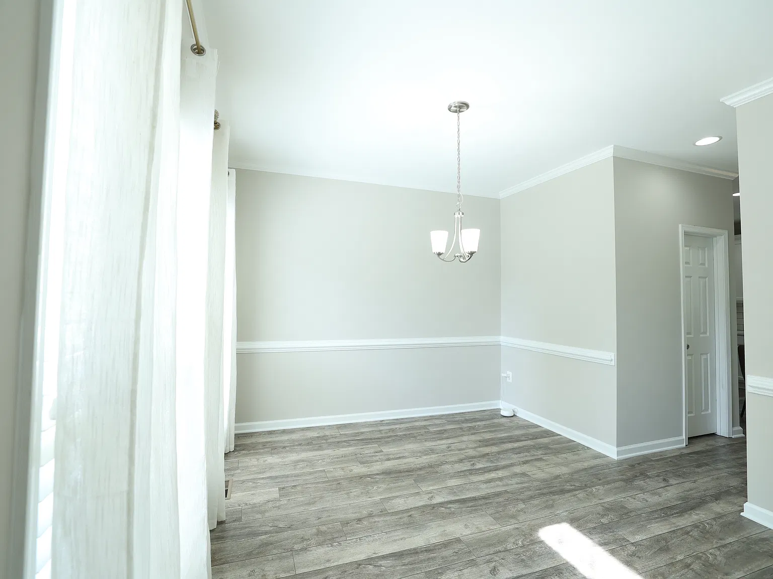 4 bed, 2896 sqft, $4,000 — Photo 3