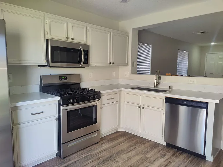 520 Bernini St — Photo 8