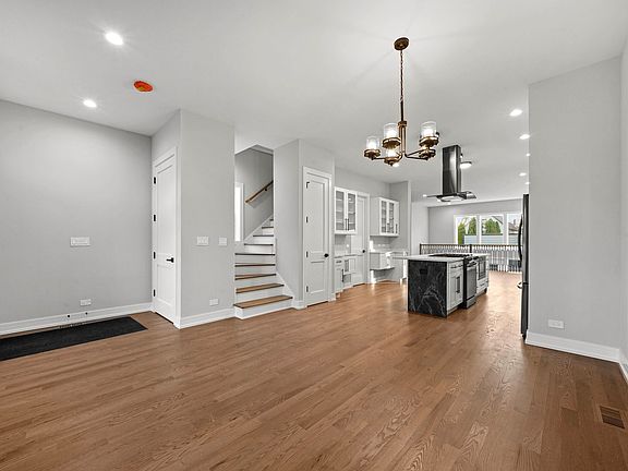4th image of 4222 N Lawndale Ave