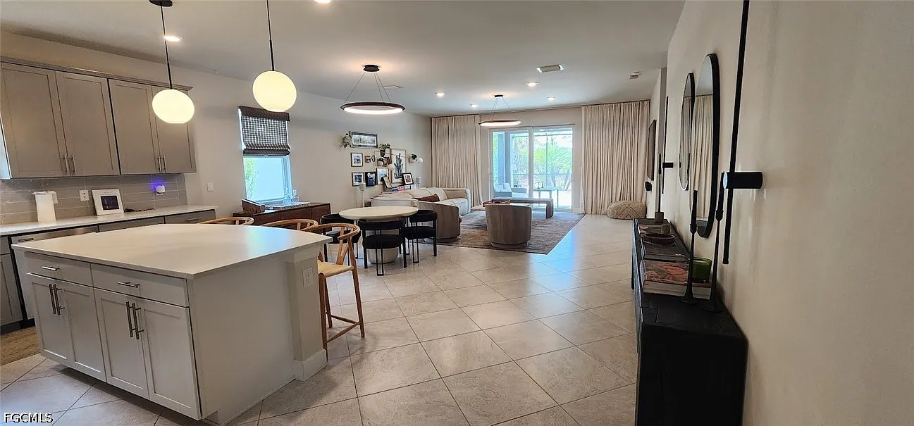 3 bed, 2.0 bath, 2164 sqft, $3,800 — Photo 4