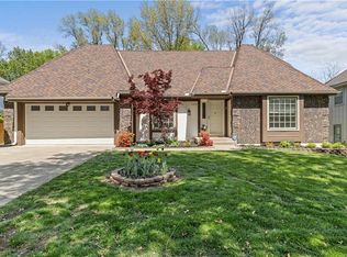 11819 Harrison Dr, Kansas City, MO 64131