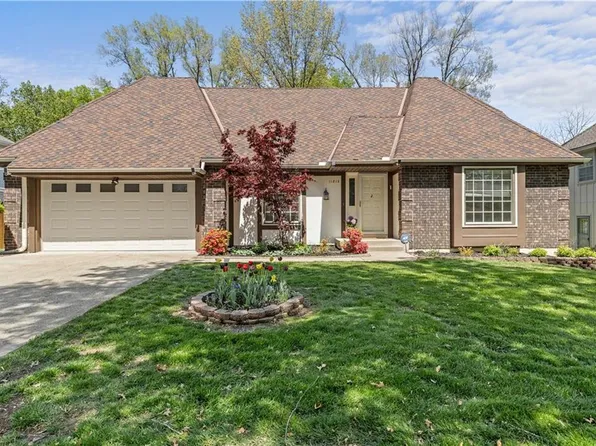 11819 Harrison Dr, Kansas City, MO 64131