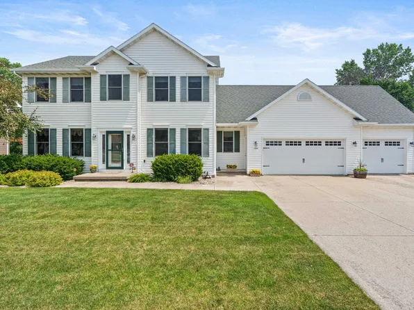 1594 Lone Oak Dr, Neenah, WI 54956