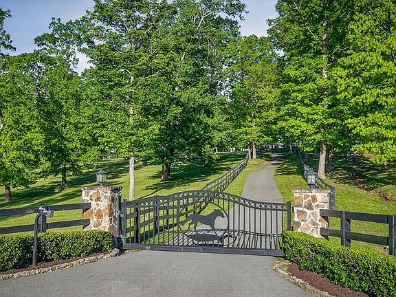 15th image of 933 John Henry Lewis Rd