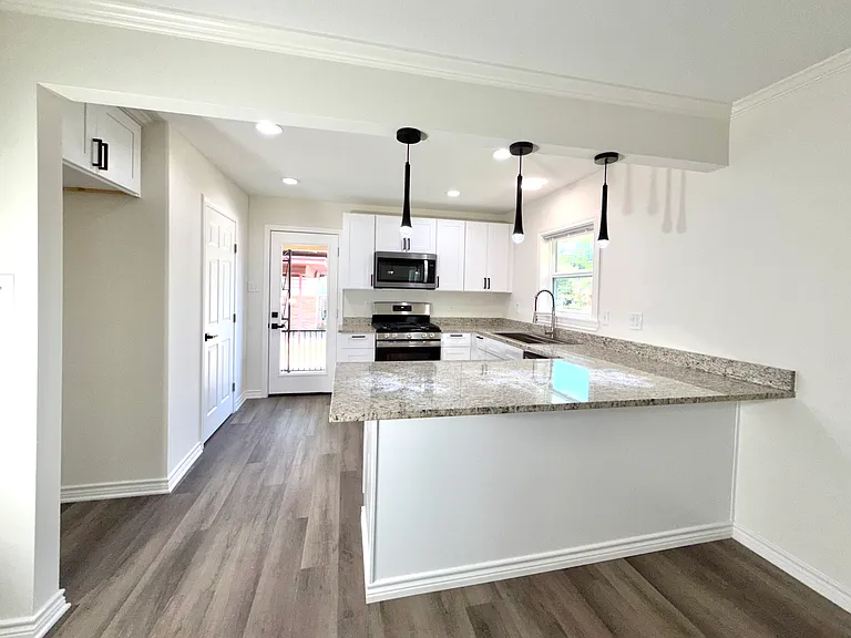 2913 W 4th Ave — Photo 4