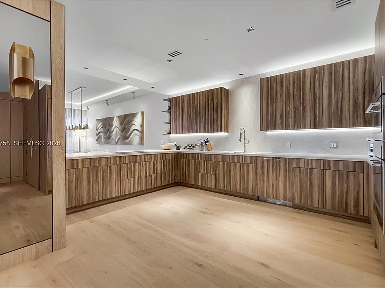 700 NE 24th St #Penthouse 5902 — Photo 20