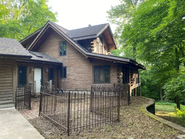 10900 Timberview Dr, Anamosa, IA 52205