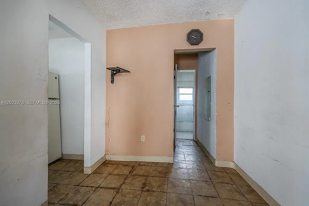 311 SW 10th Ave — Photo 1