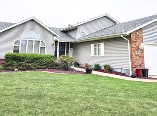 1960 Christenson Ln, Schererville, IN 46375