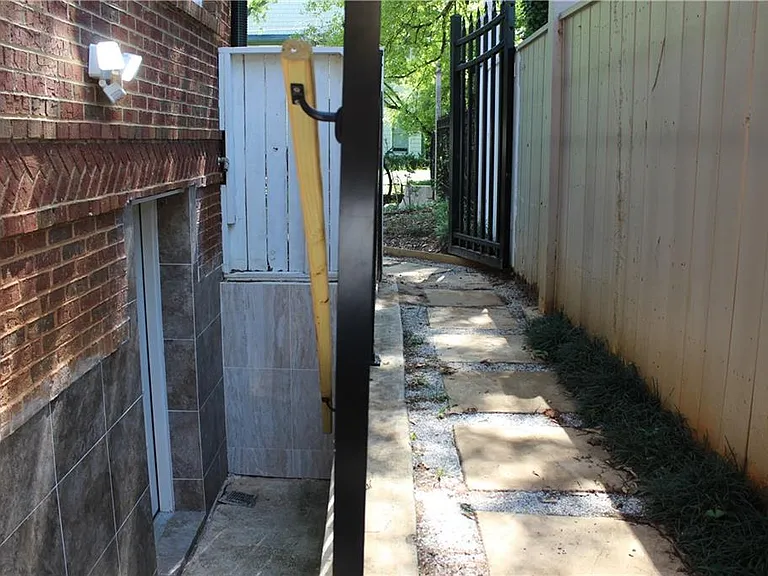 1124 Center St NW — Photo 17