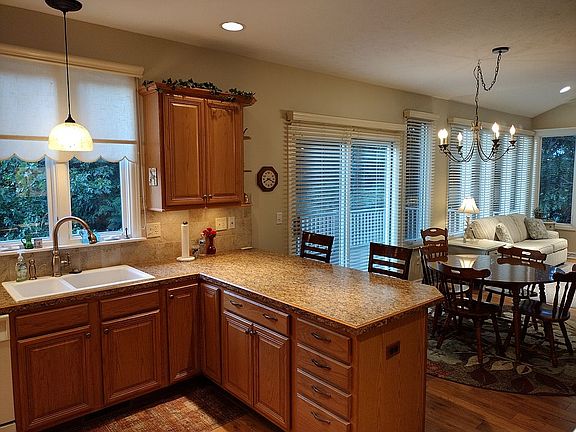 5th image of 1869 Trillium Cir NW