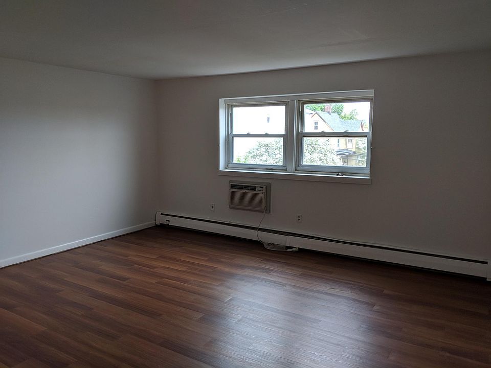 2nd image of 2648 Fairfield Ave