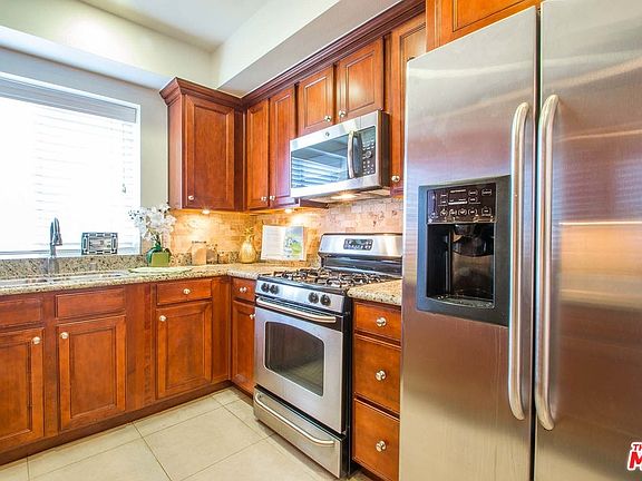 3rd image of 1023 Wilcox Ave Unit 302