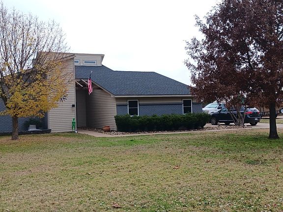 4th image of 12 Cliff Dr