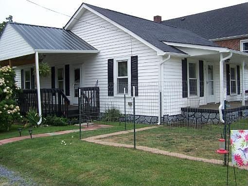 3rd image of 109 Broadway St