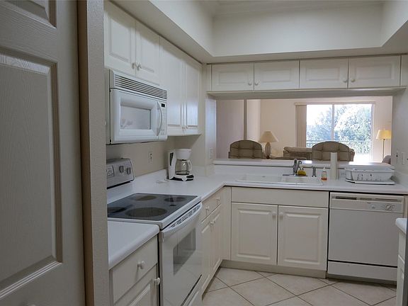 4th image of 2880 NE 14th Street Causeway #310