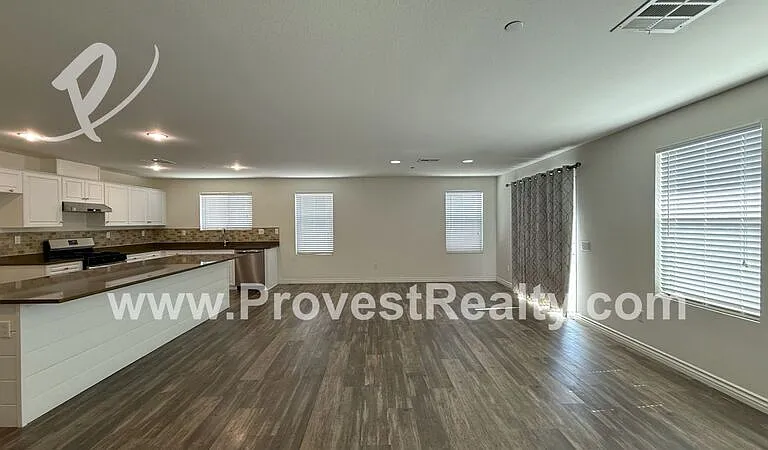 15946 Silvertip Way — Photo 10