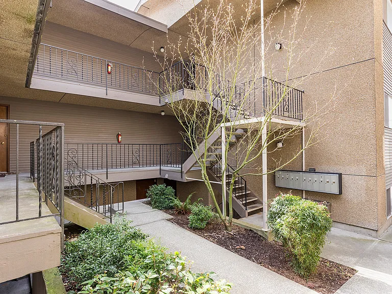 Phinney 12 Apartments — Photo 58