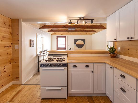 4th image of 809 Lincolnville Road