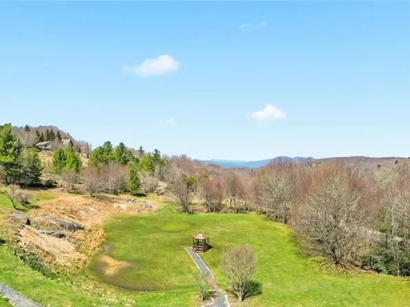 100 Spring Branch Road #B, Beech Mountain, NC 28604