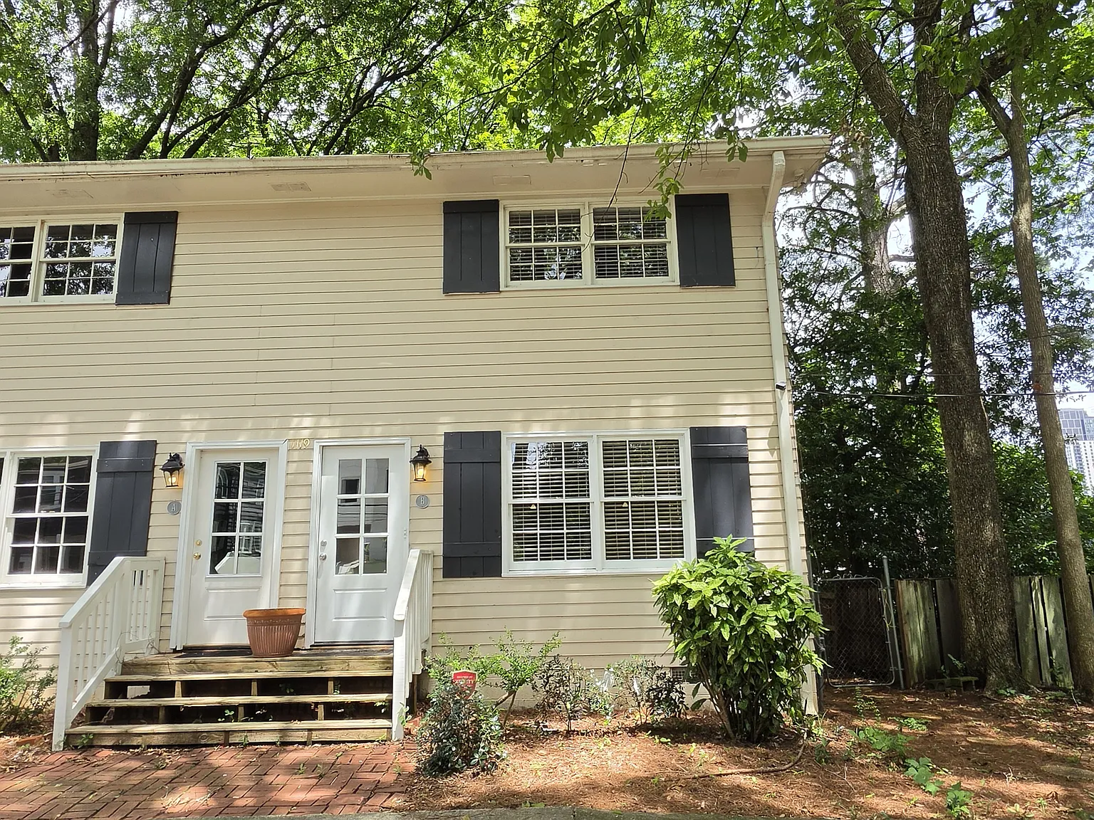 2 bed, 1.5 bath, 1300 sqft, $1,650 — Photo 1