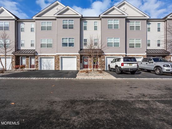 19 Berkeley Crossings Way #319, Bayville, NJ 08721