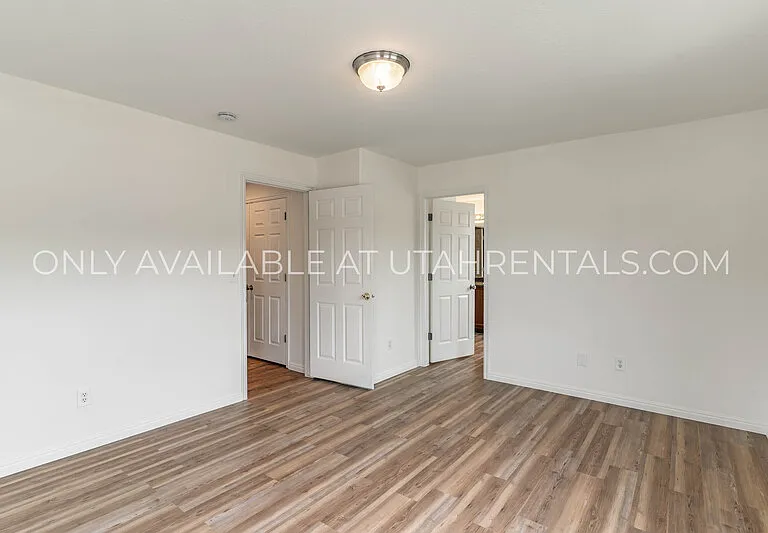 211 Greenfield Cir #150 — Photo 16