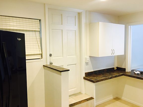 4th image of 656 Manor Dr