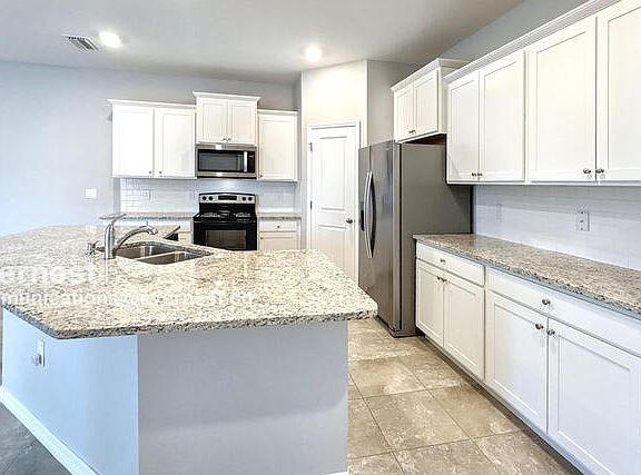 3rd image of 7948 Stonebrook Cir
