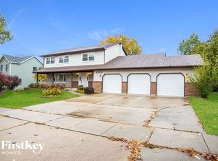 4370 Bluebird Ct, Gurnee, IL 60031