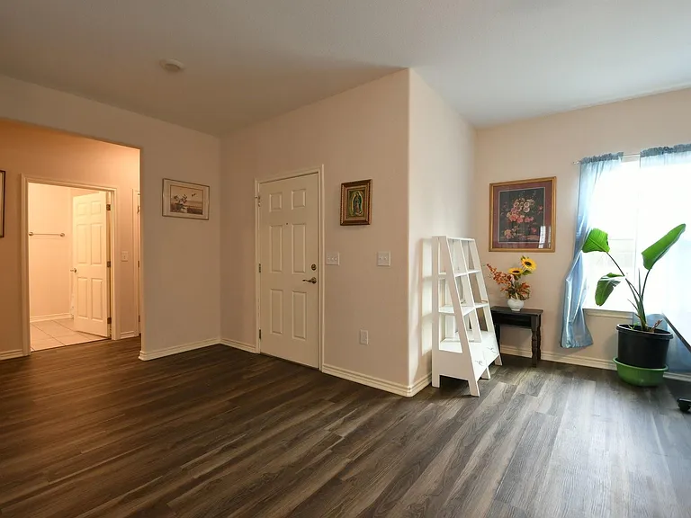 5817 Gaston St — Photo 10