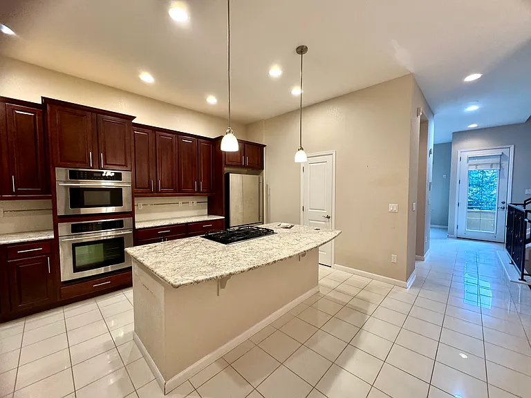 7877 Vallagio Ln — Photo 4
