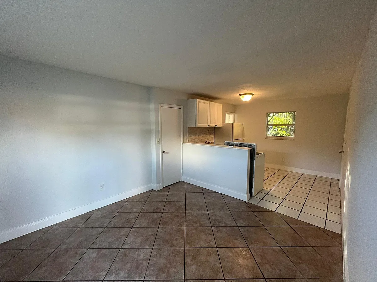 Building Photo - 2318 Van Buren St #1