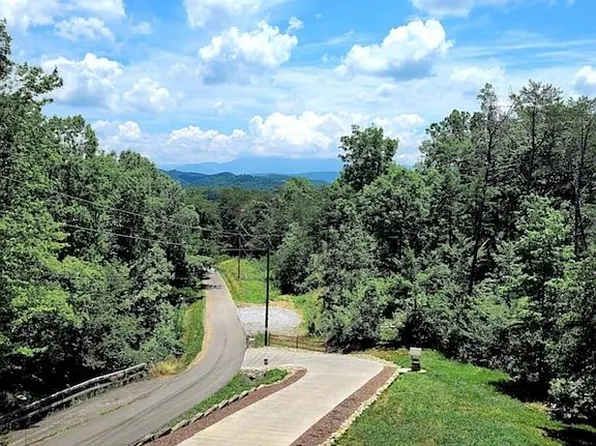 1607 Ridgecrest Dr, Sevierville, TN 37876