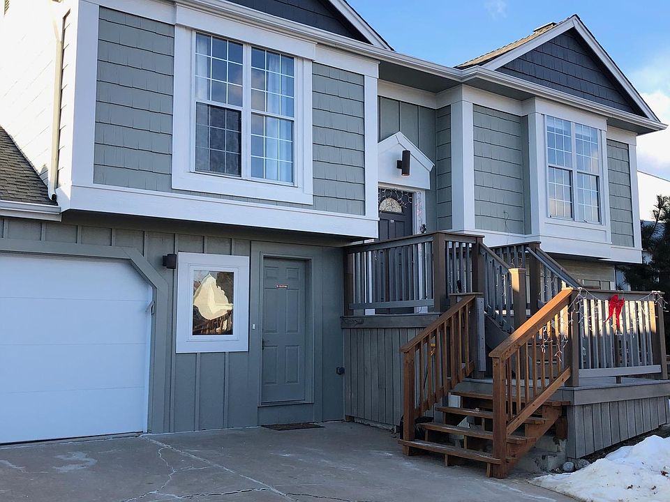 1st image of 520 W Fir Way