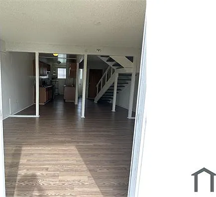 2300 Lewis Ave #5 — Photo 4