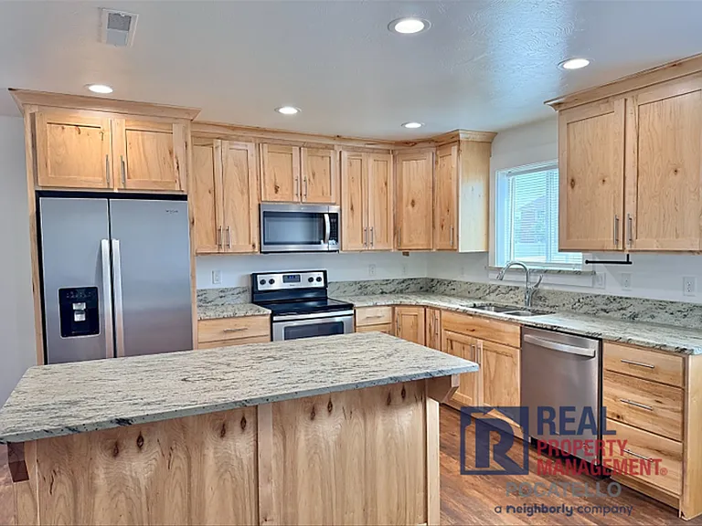 616 Poole Ave — Photo 4