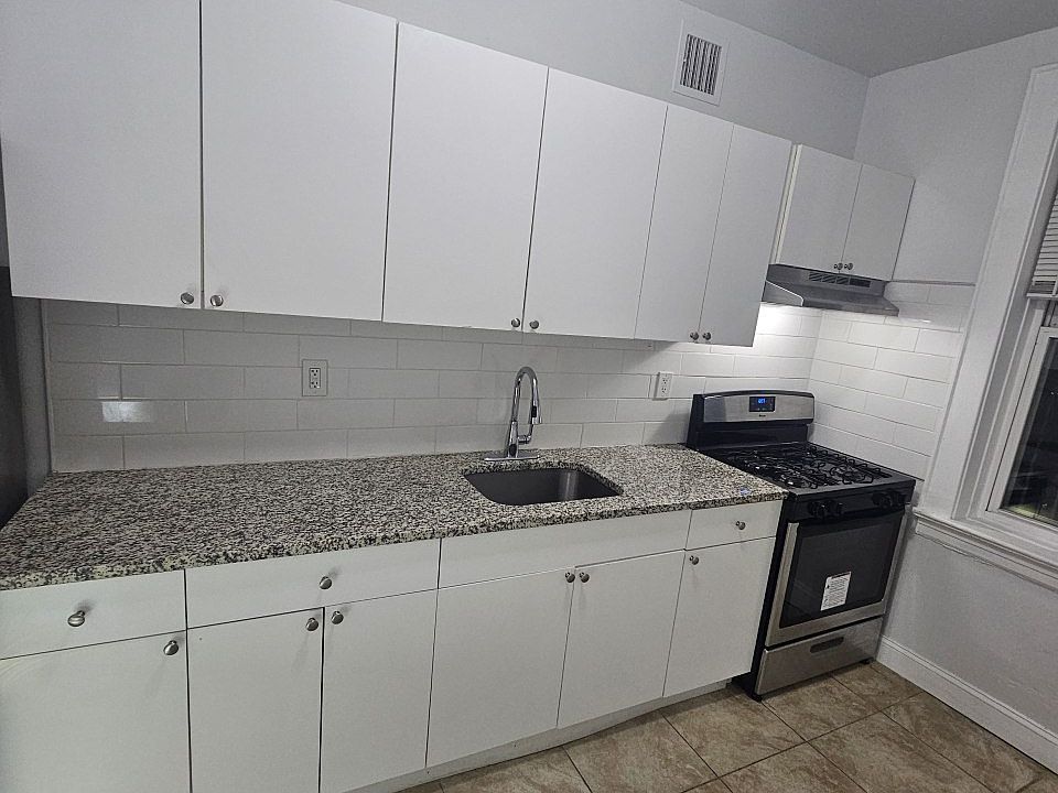 1st image of 18 Webster Pl #107