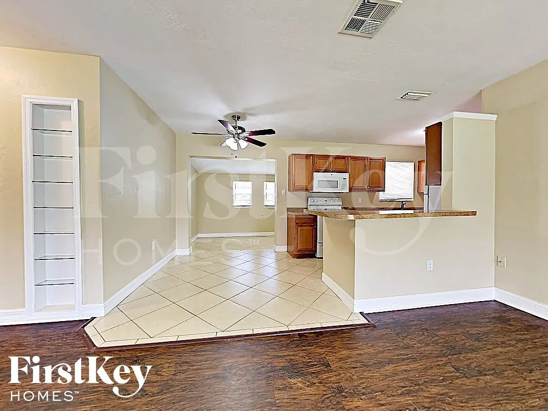 2 bed, 1.0 bath, 1050 sqft, $1,470 — Photo 3
