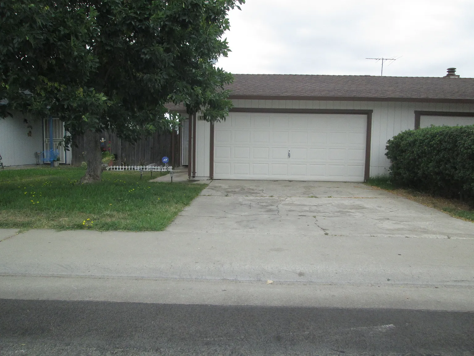 873 Delane Dr photo 1